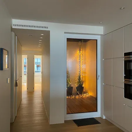 Apartment Oskar Luxe Op Zeedijk Met Zeezicht Ostend