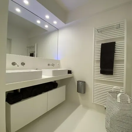 Oskar Luxe Op Zeedijk Met Zeezicht Oostende